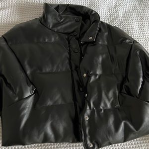 Boohoo cropped leather jacket. Worn maybe twice. Great condition, like new!